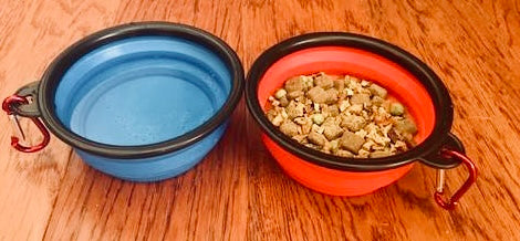 2 Collapsible food and water bowls with caribiner